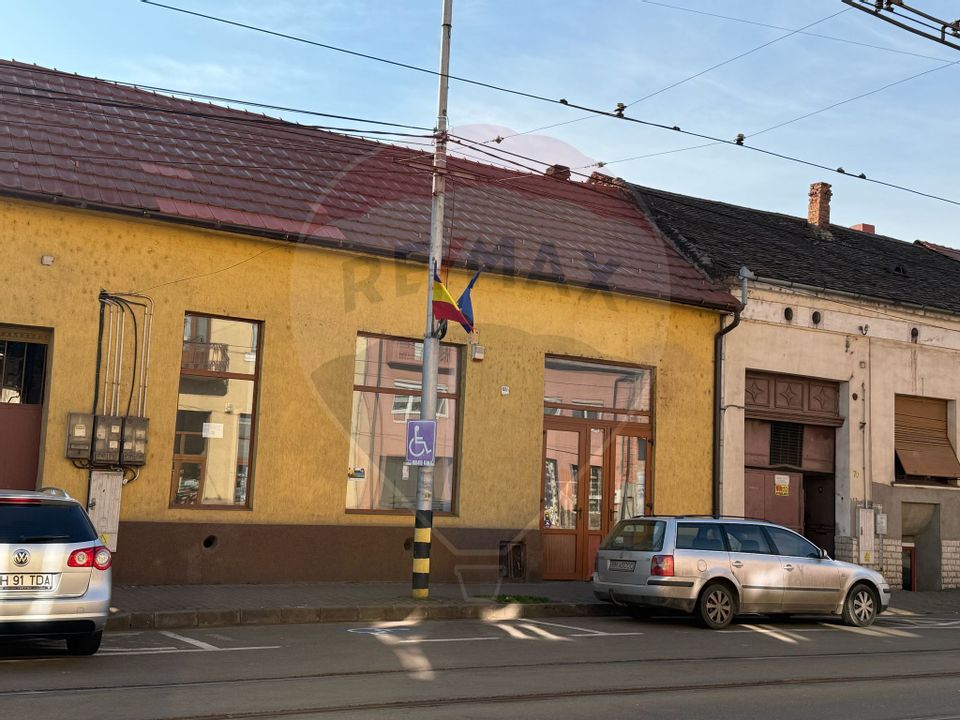 70sq.m Commercial Space for rent, Ultracentral area