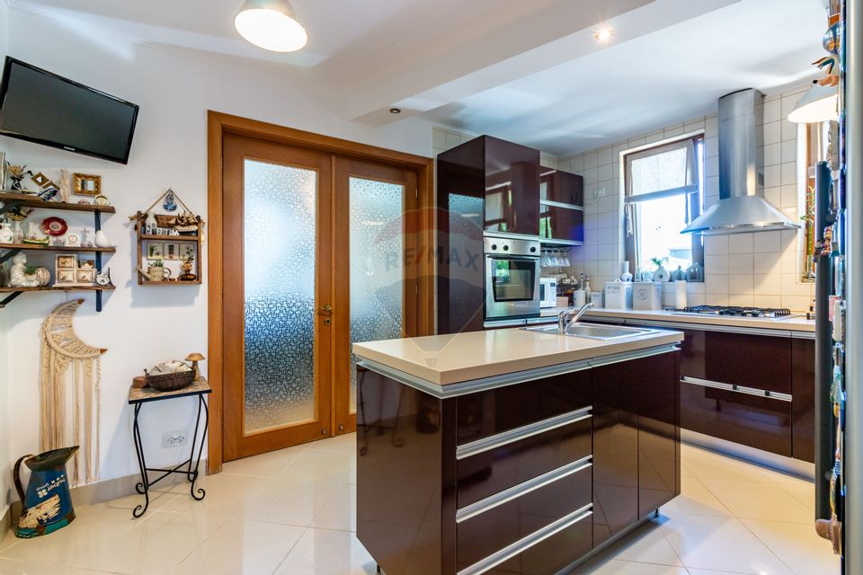 Casă / Vilă de vanzare in Corbeanca, str. Laguna albastra, langa lac