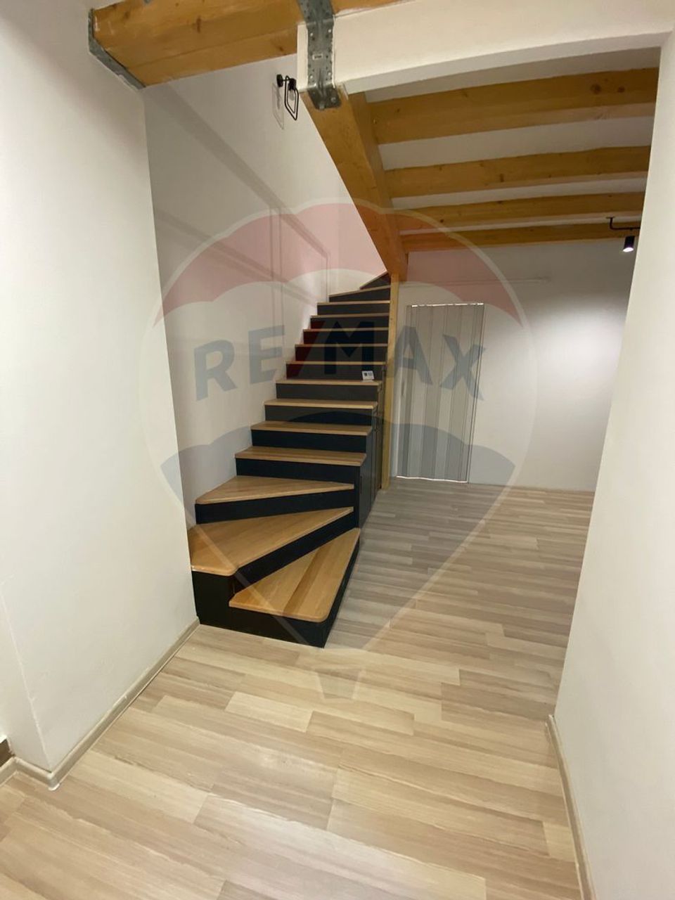 46sq.m Commercial Space for rent, Ultracentral area