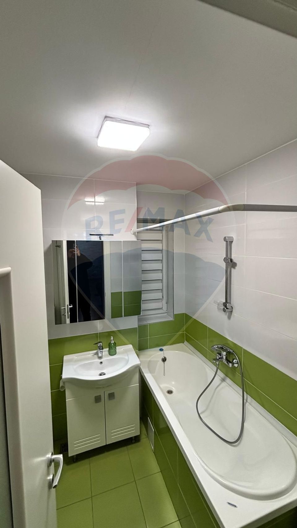 Apartament modern de închiriat cu 2 camere în zona Coresi