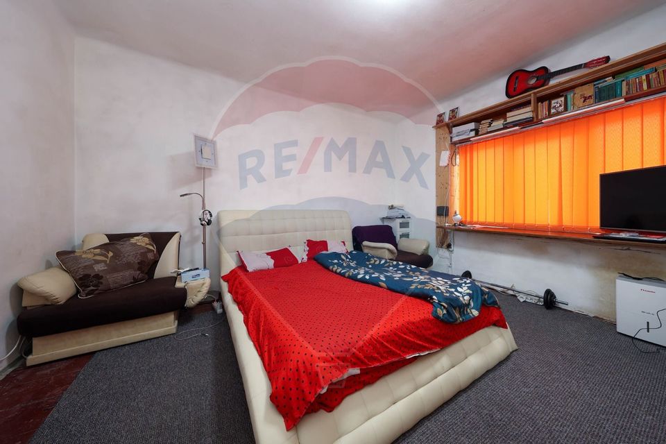 2 case cu curte proprie - locație centrala