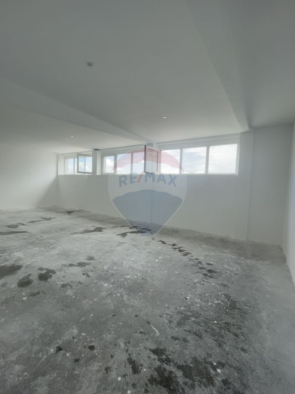 150sq.m Office Space for rent, UTA area