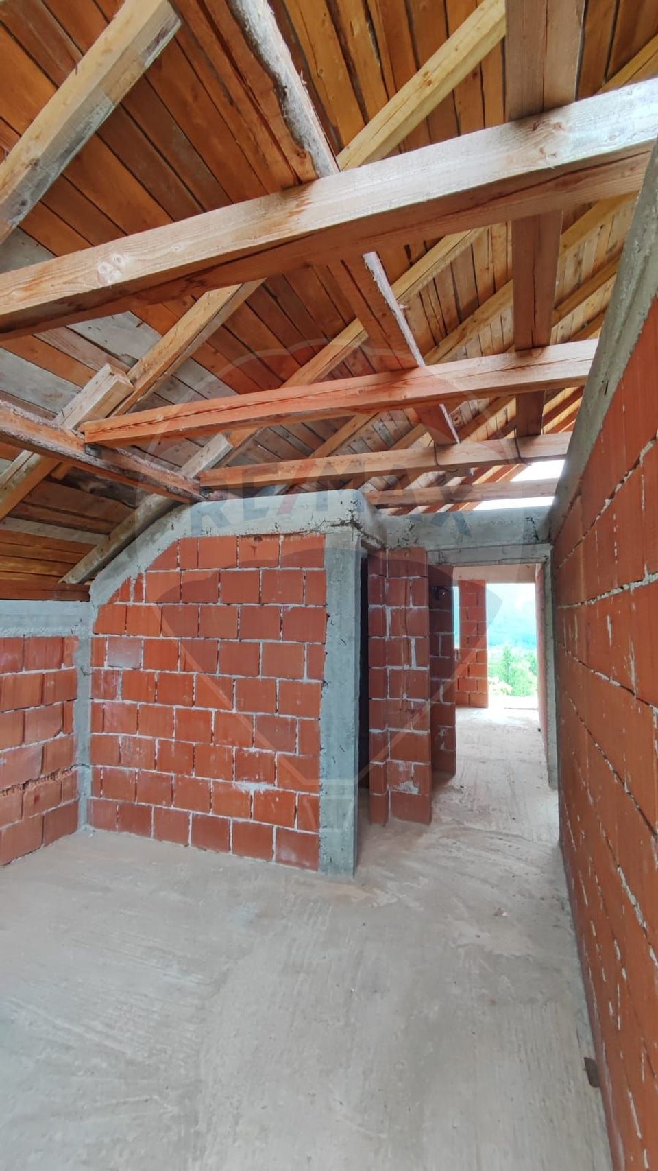 Casă de vacanta cu 6 camere de vanzare Suncuius