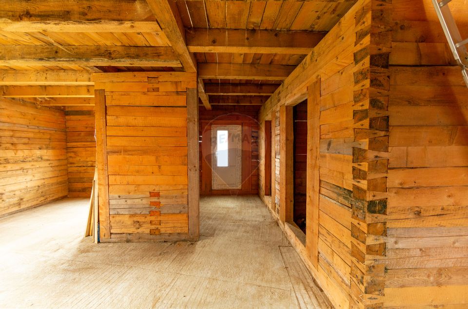 Duplex spațios – oportunitate pentru dezvoltatori sau două familii