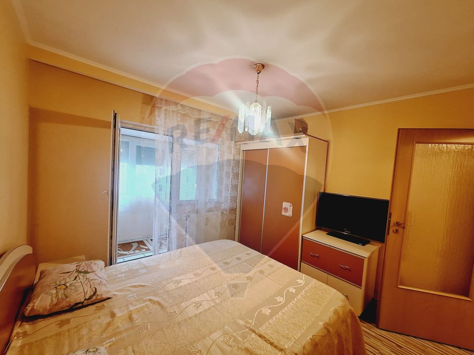 Apartament cu 3 camere de vânzare în zona Nufarul