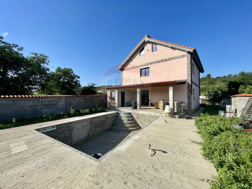 5 room House / Villa for sale, Sud area