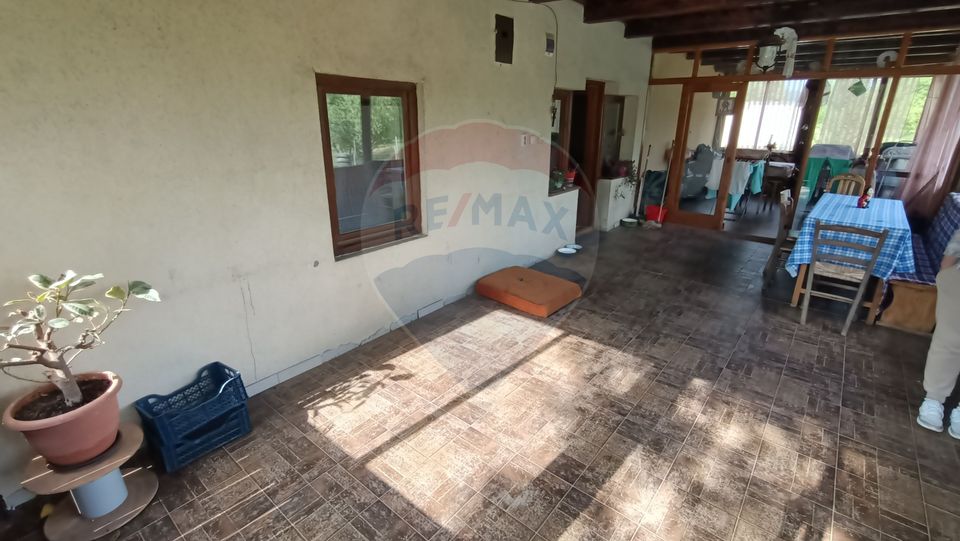 Casă de vânzare în stil vechi cu 3 camere si 3 arii în Cop. Manastur
