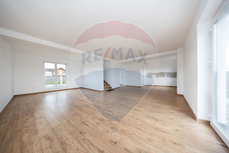 Vila moderna cu 4 camere,  P+E - teren 501 mp