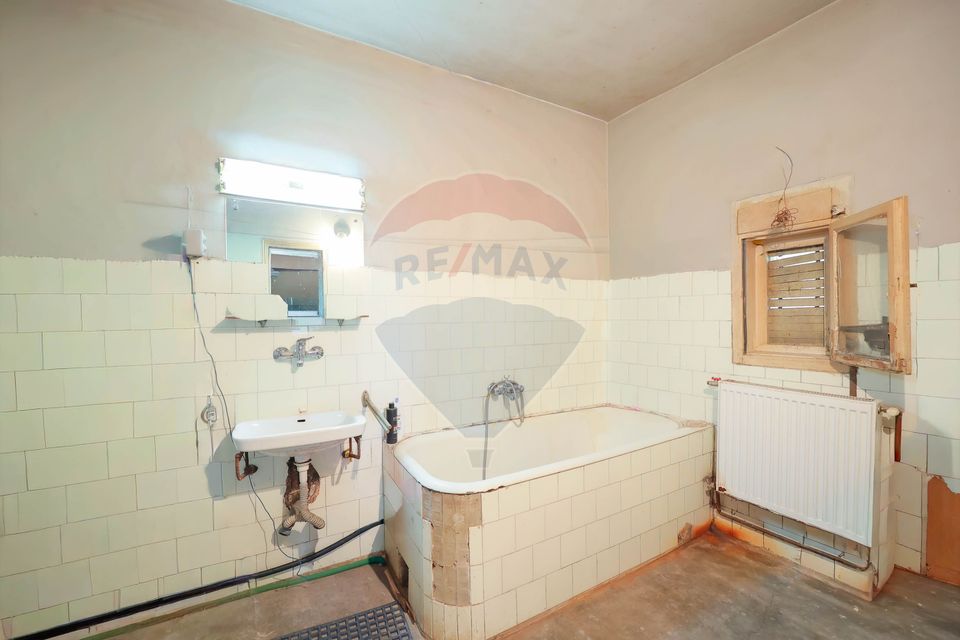 De vânzare casă și teren 1.425 mp - Podgoria