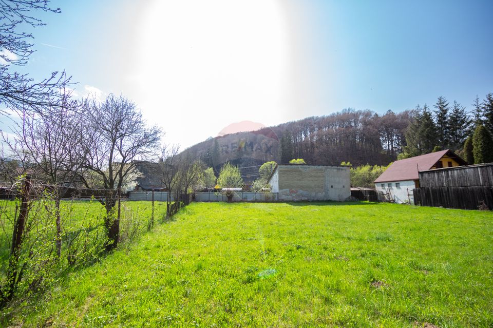 Teren intravilan însorit situat la intrare în Zizin – 1313 mp