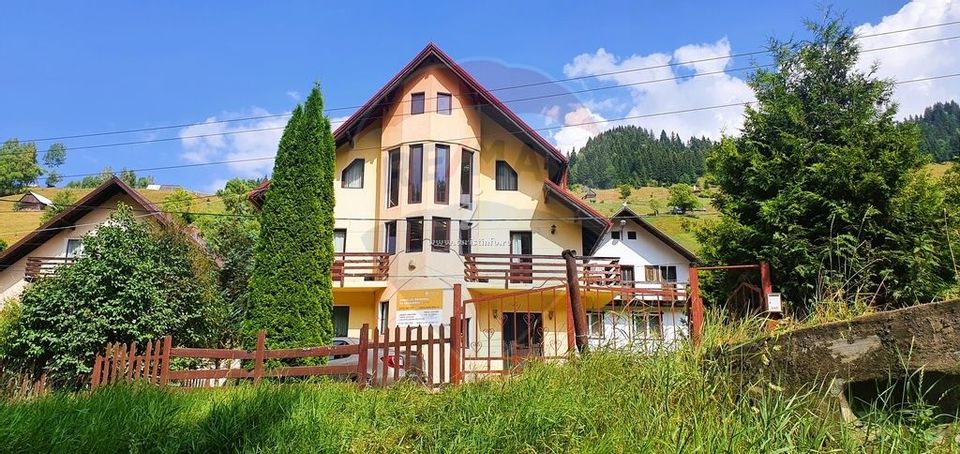 Hotel / Pensiune cu 9 camere de vânzare/ Moeciu de Sus