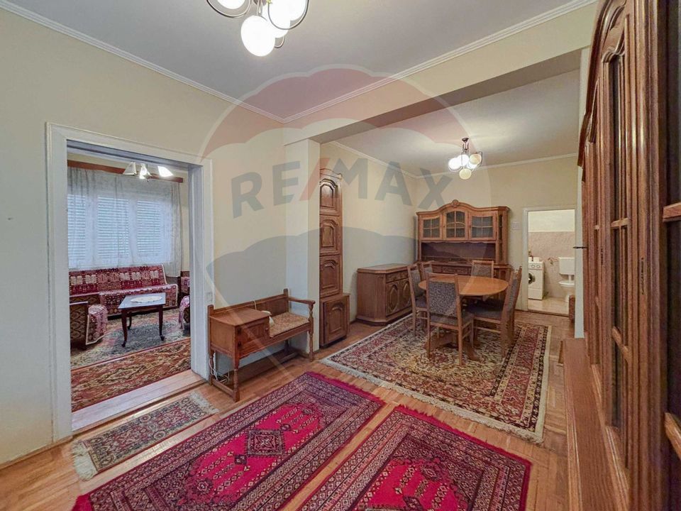 Casă / Vilă cu 5 camere de vânzare în Aleșd zona Ultracentral