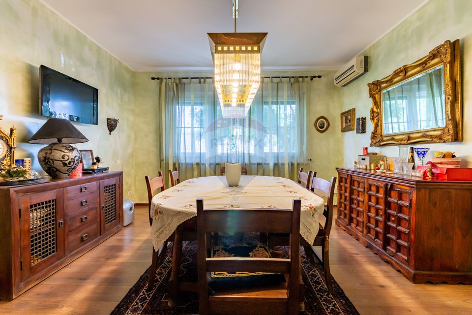 8 room House / Villa for sale