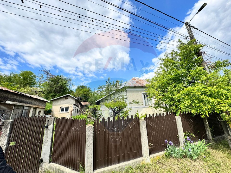 Casă taraneasca de vanzare- PARAVA-BACAU