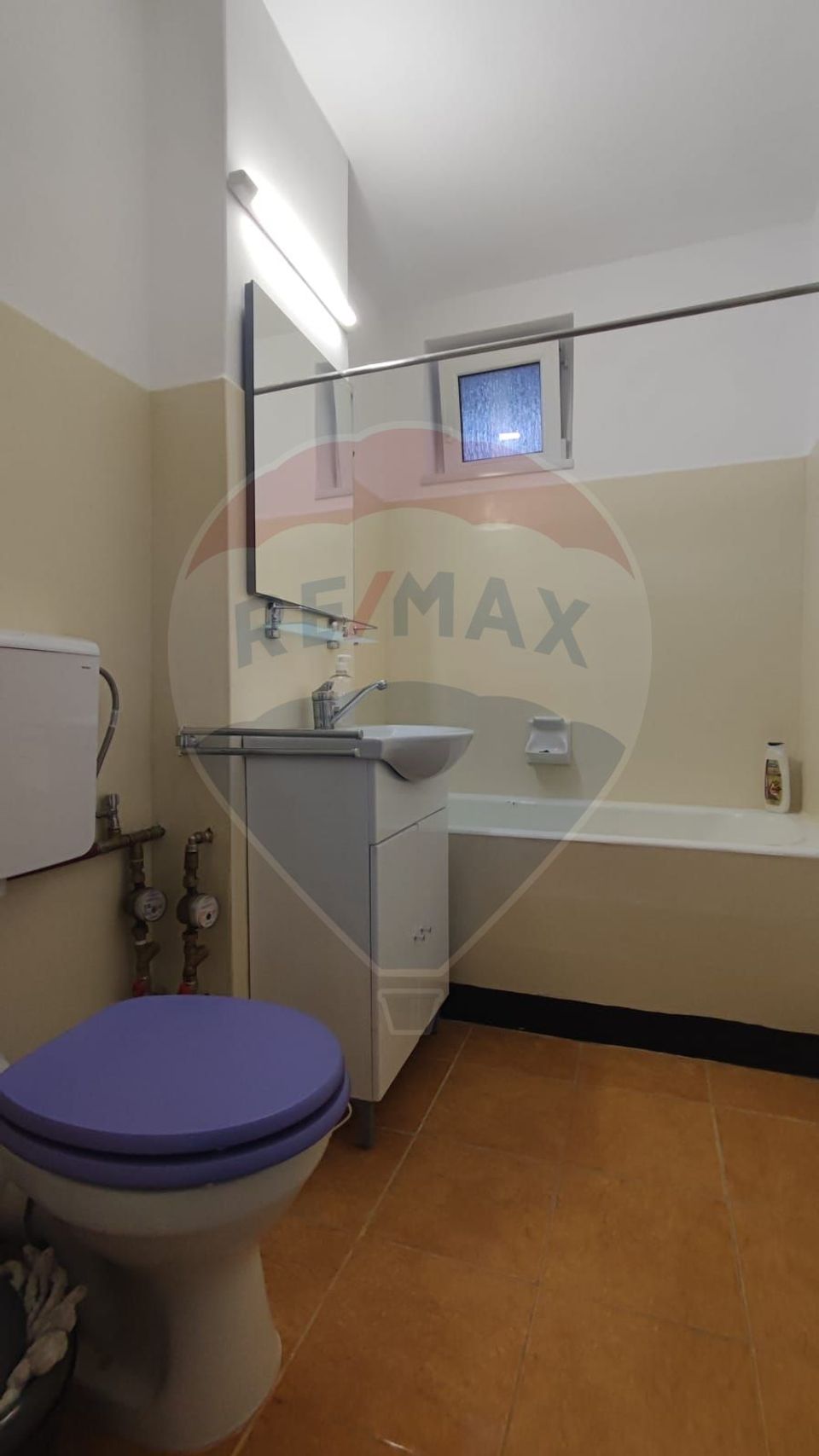 De inchiriat apartament 3 camere spatios  etaj 1 Splaiul Crisanei