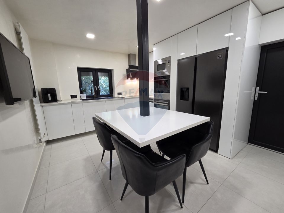 Apartament cu 3 camere etajul 1, zona Poienita