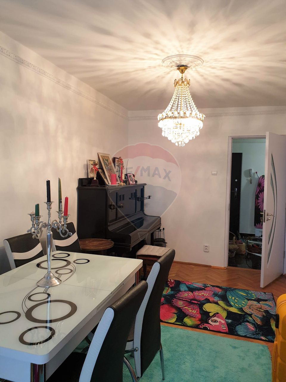 APARTAMENT 4 CAMERE, UTILAT, LOC DE PARCARE INCLUS