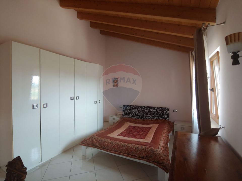 Casă / Vilă de lux cu 5 camere de vânzare în Vadu Moldovei, Suceava