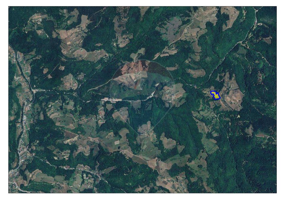 De vânzare teren intravilan 10,100 mp, cu anexă, Munteni