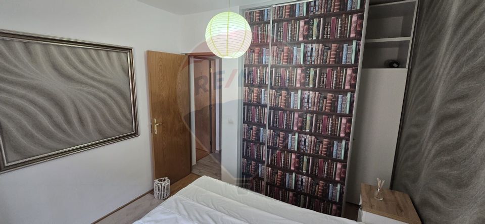 Apartament cu 3 camere de vânzare în zona Strand