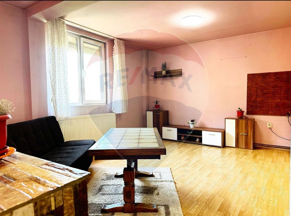 Casă / Vilă cu 5 camere de vânzare în zona Cetatii