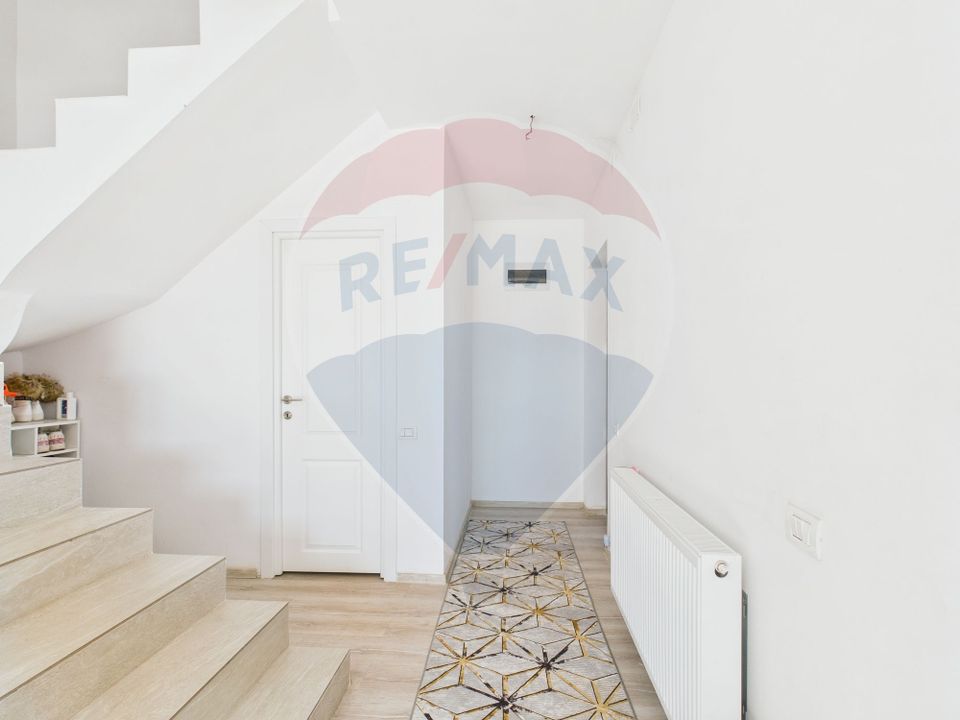 4 room House / Villa for sale, Est area