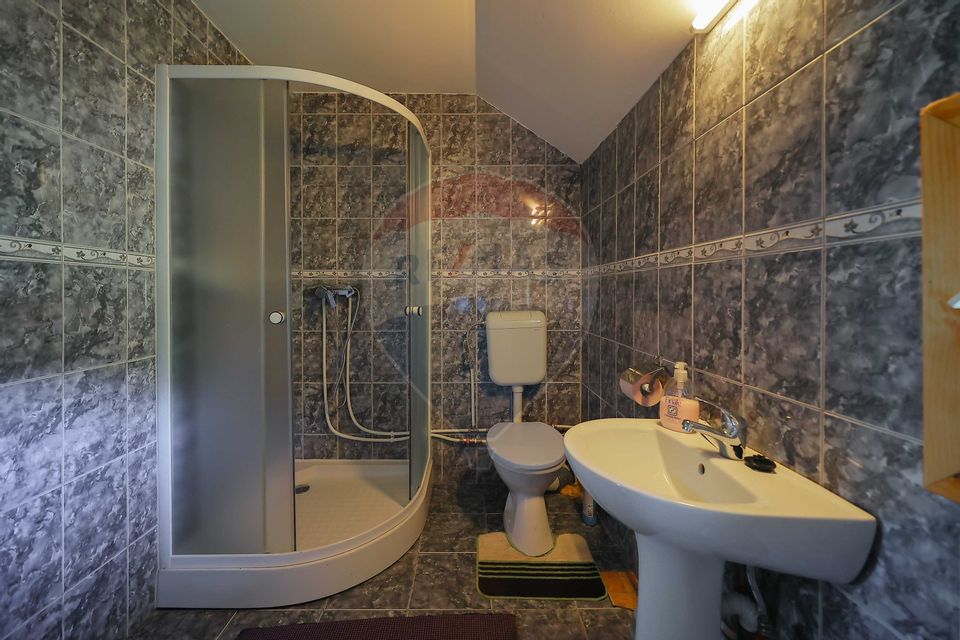 De vânzare Casǎ de Vacanțǎ cu 3 camere, teren 1146 mp, Budureasa