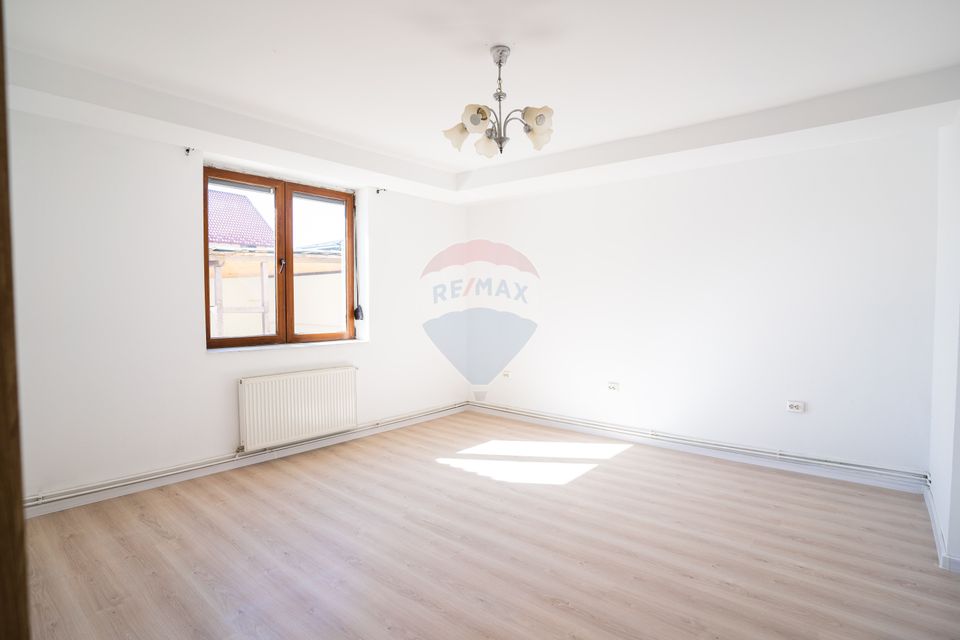 Casă individuală de Vânzare, 242mp utili+ teren de 380mp, în Pitești