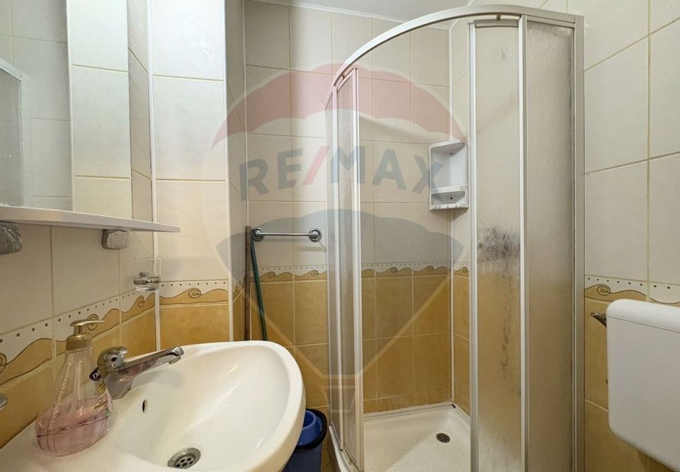 Apartament cu 3 camere de închiriat în zona Central