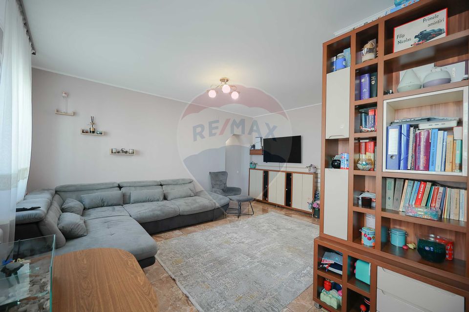 De vânzare Apartament cu 4 camere, lângă Podul Centenarului