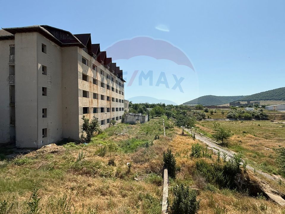 Bloc P+4 de vanzare, 40 apartamente, 2300 mp utili, BABADAG