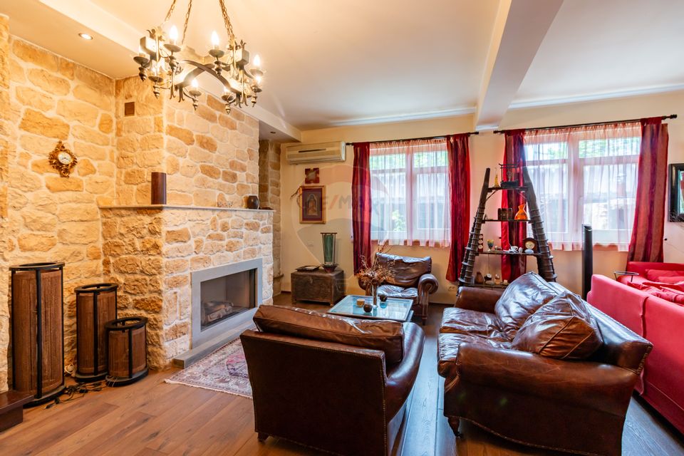 8 room House / Villa for sale