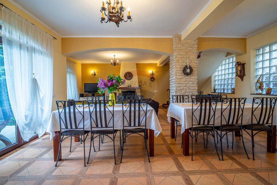 Proprietate deosebită de vânzare în Bușteni - Pensiune + Duplex