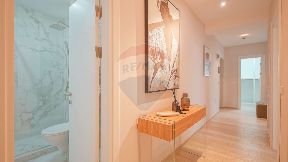 De inchiriat | Apartament 3 camere | Loc de parcare | Zona Tractorul