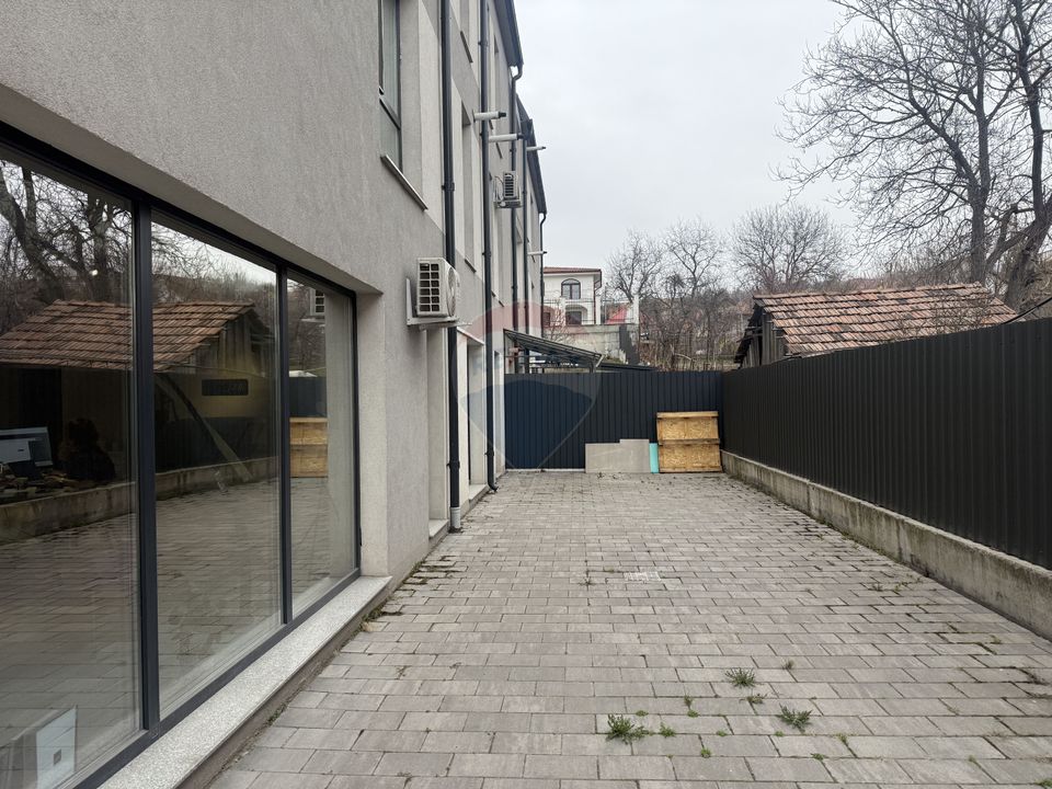 106sq.m Commercial Space for rent