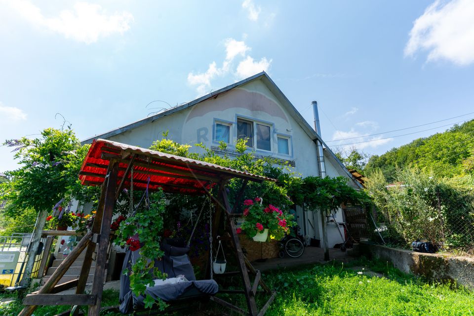 Casă / Vilă cu 10 camere amplasate in 2 corpuri de cladire de vanzare