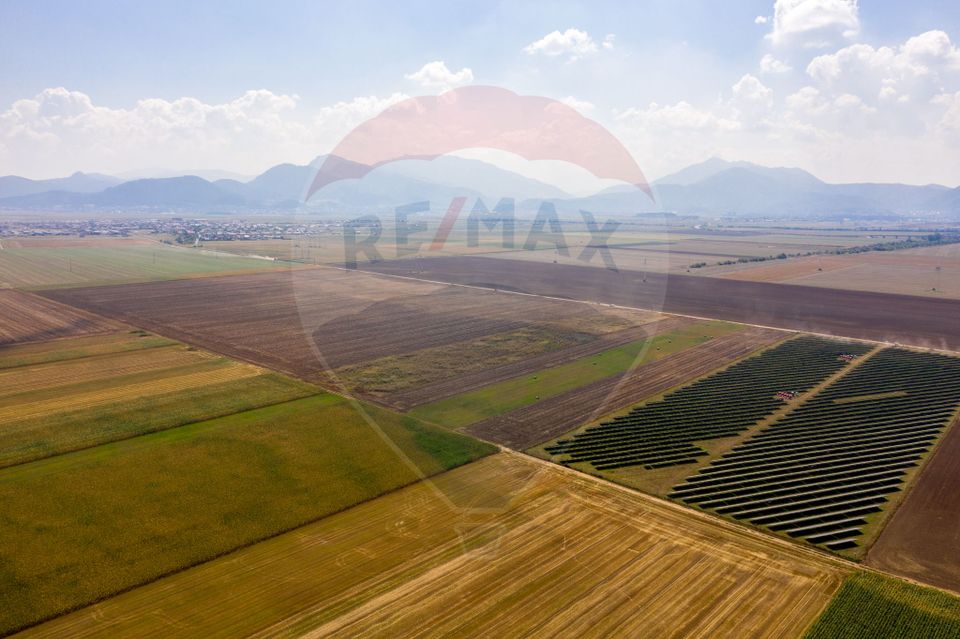 Teren Hărman pretabil dezvoltare industrială, 24980 mp