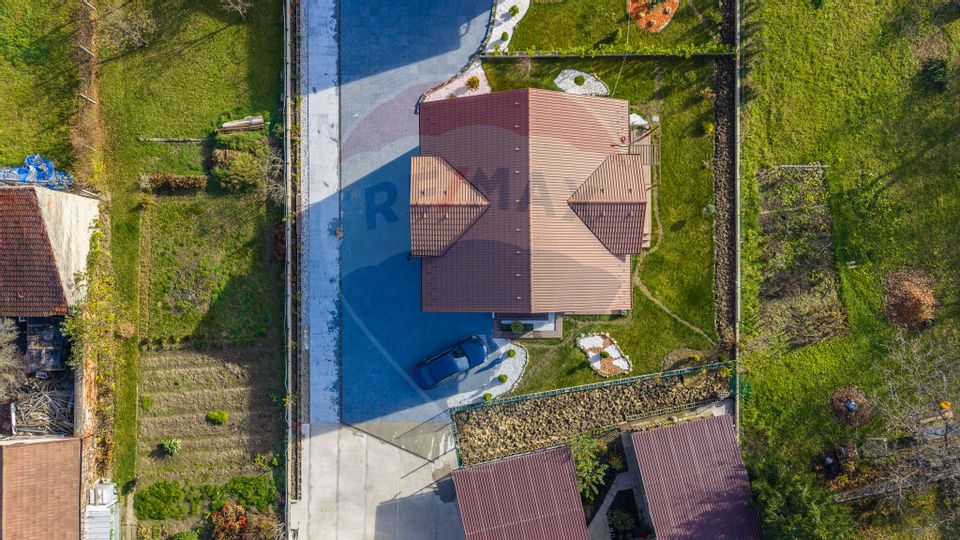 CASE NOI ÎN ARHITECTURĂ ALPINO-MODERNĂ CU ALEE PRIVATA | CRISTIAN