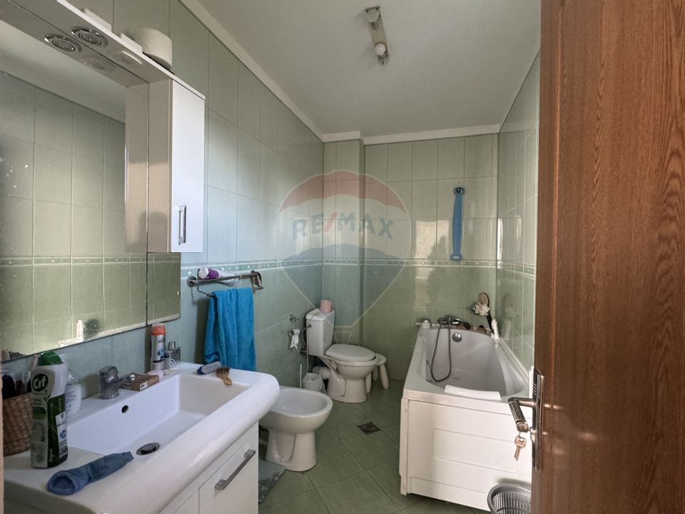 Casă / Vilă cu 5 camere de închiriat în zona Soveja Constanța