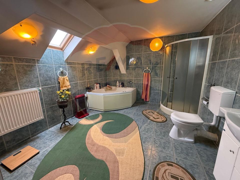 De vânzare  casǎ 5 camere și acces auto Ultracentral