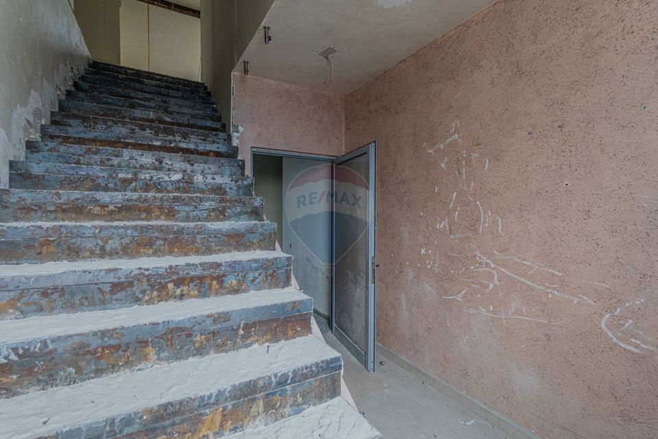 Cladire de 902 mp utili de vânzare, zona Grivitei - DN 13, COMISION 0