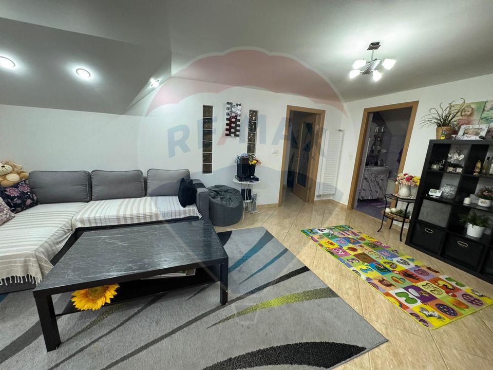 Casă / Vilă cu 8 camere de vânzare în zona Est