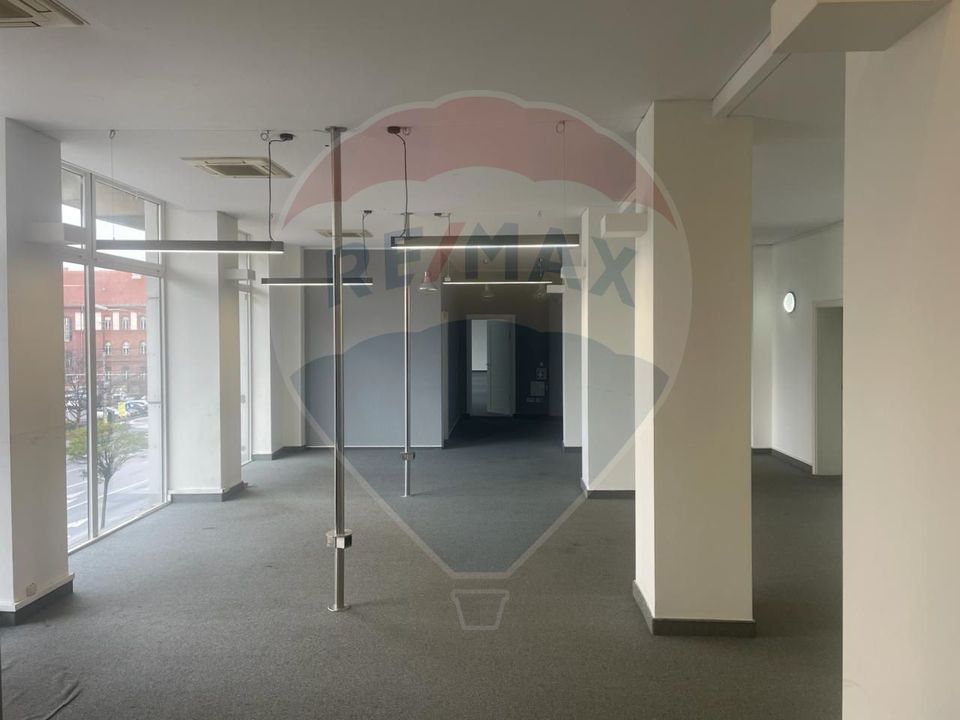 Spațiu comercial de 493mp de închiriat în zona Central