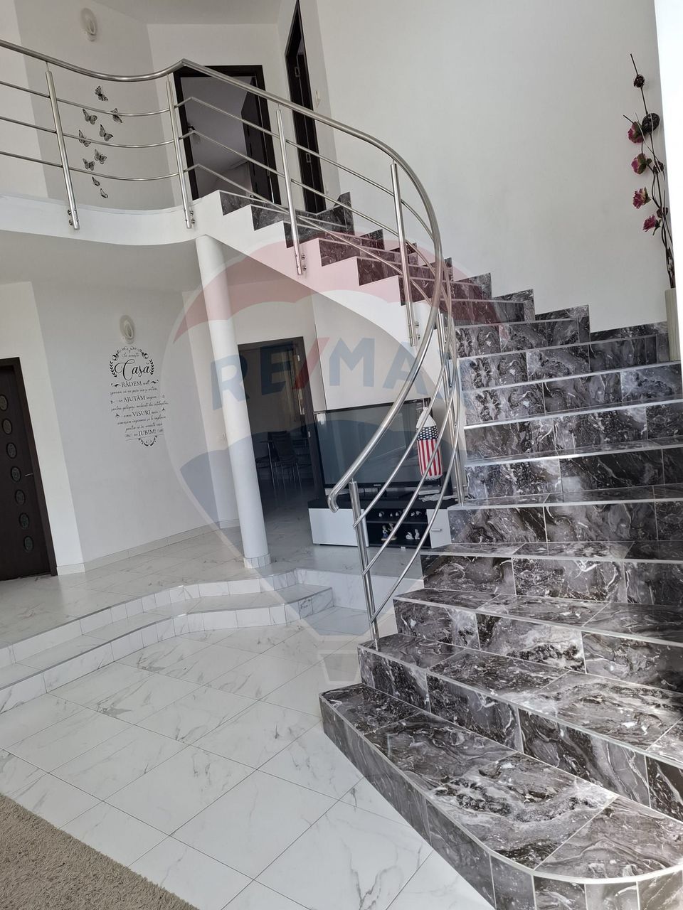 Casă / Vilă cu 5 camere de vânzare