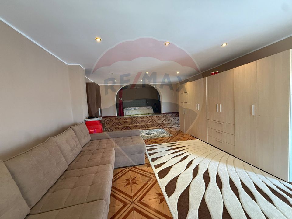 Casă  Vilă cu 4 camere de vânzare în zona Medeea  Constanta