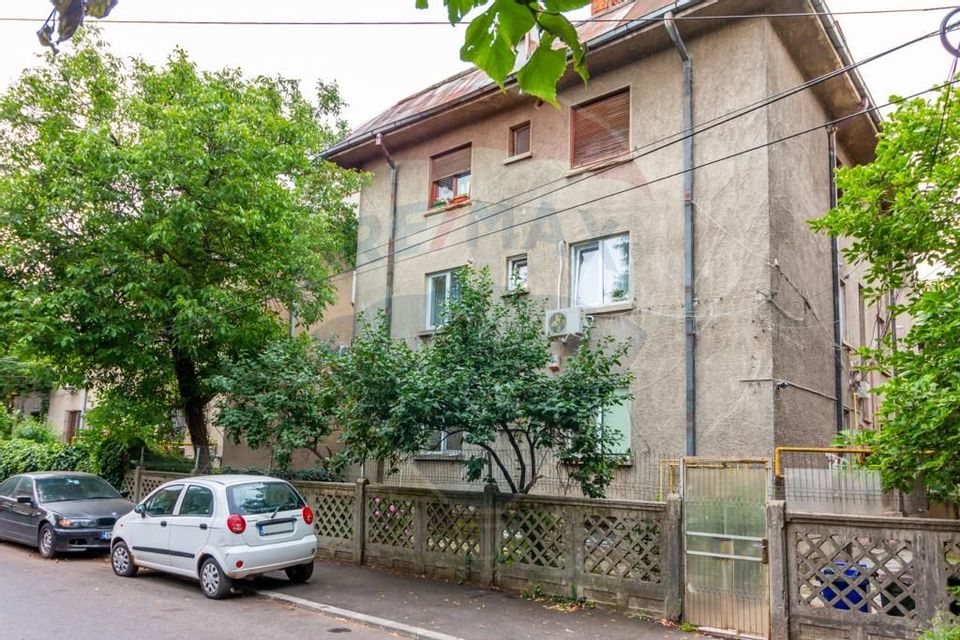 Apartament cu 3 camere in vila - Zona Cimitirul Armenesc