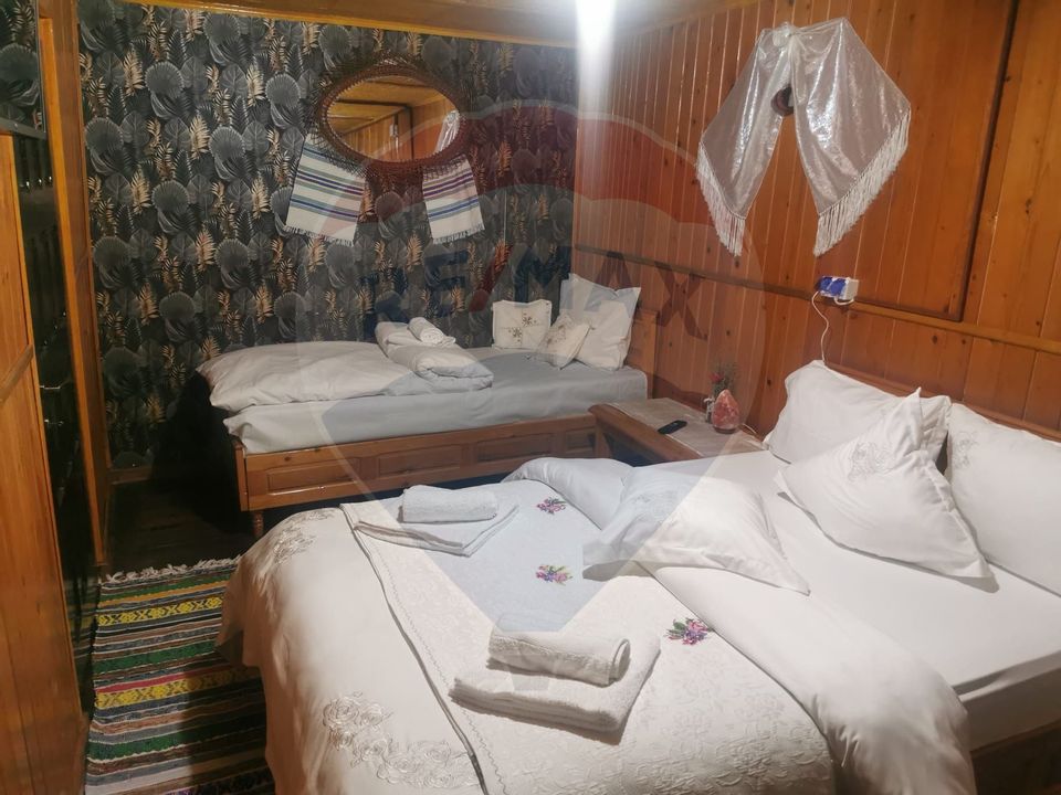 Vânzare pensiune renovată 2025 – 6 camere, Corbșori (Poenari)