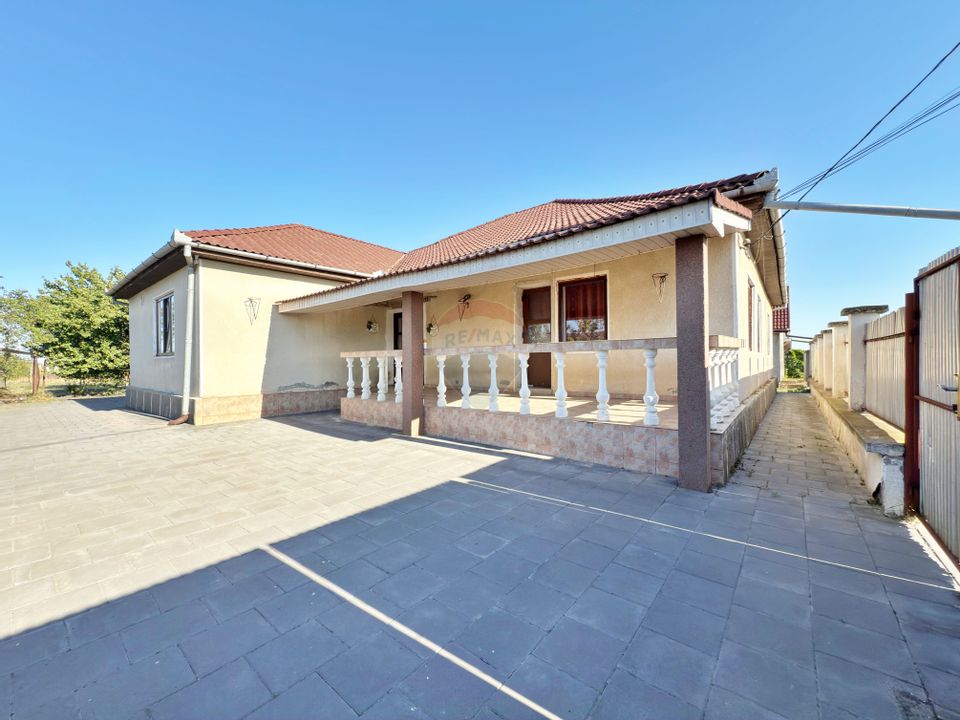 Casă cu 5 camere de vânzare loc. Frumușeni, jud. Arad