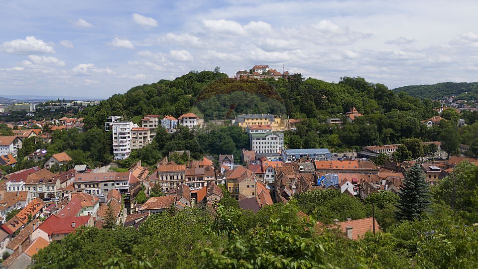 Casă de vânzare în inima Brașovului cu panoramă superbă