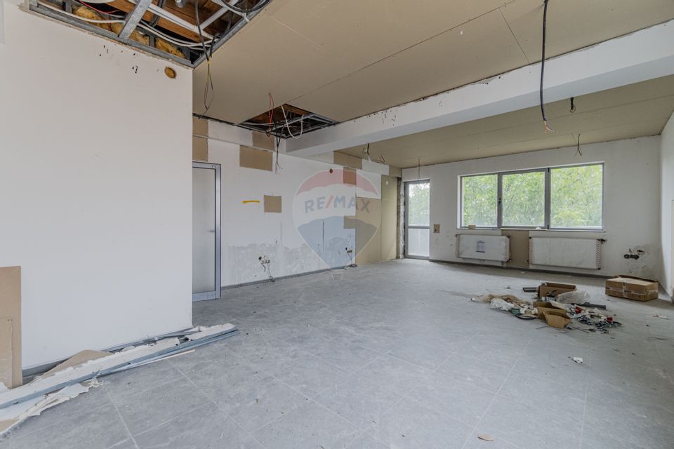 Cladire de 902 mp utili de vânzare, zona Grivitei - DN 13, COMISION 0